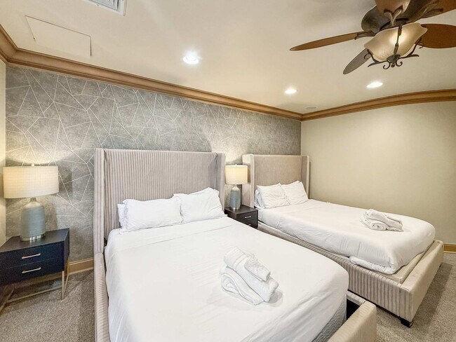 Building Photo - 602 S Front St