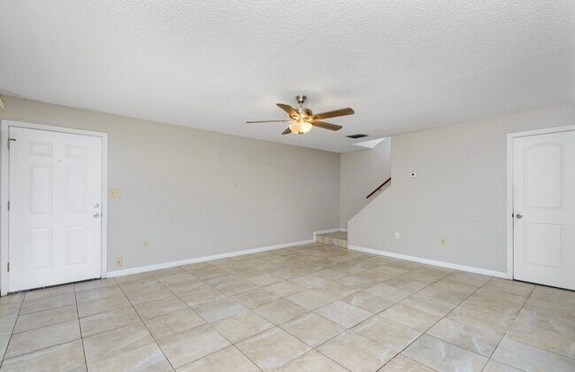 Building Photo - 1023 Spring Meadow Dr