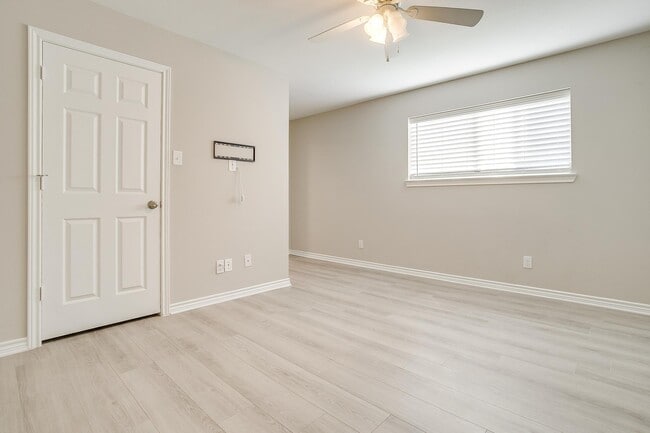 Building Photo - 5076 Matilda St