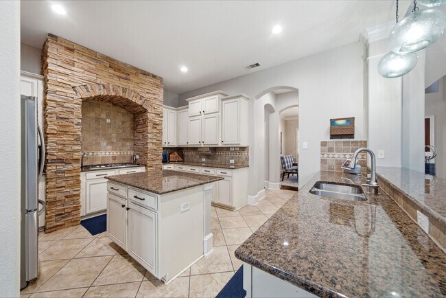 Building Photo - 2547 Marufo Vega Dr