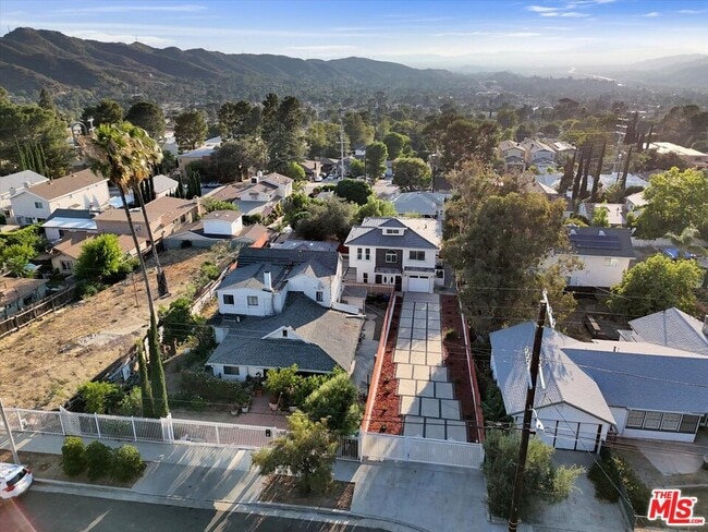 Building Photo - 10347 Hillhaven Ave