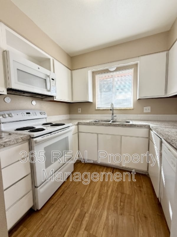 Building Photo - 1434 E 16th St