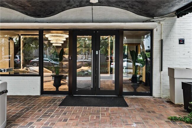 Building Photo - 3645 Peachtree Rd NE