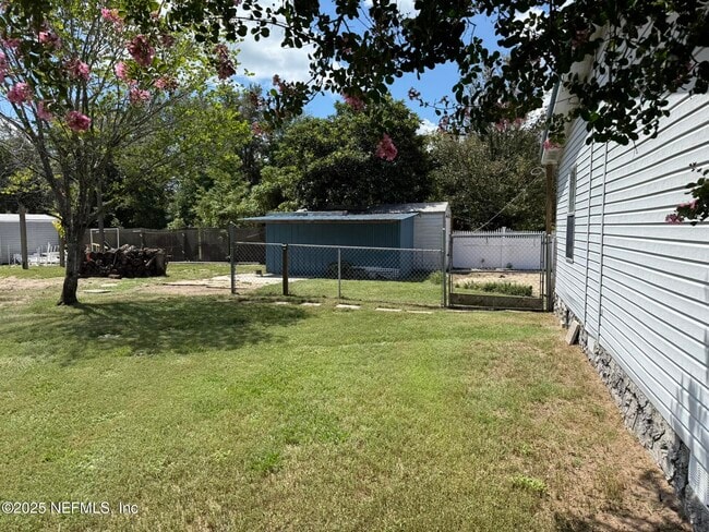 Building Photo - 822 Dawn Ave