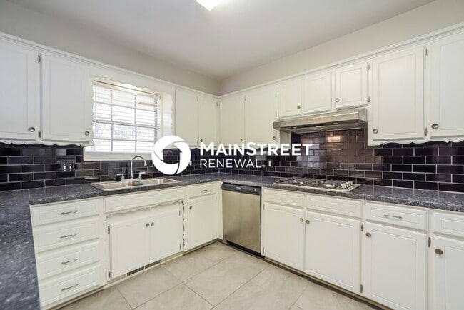 Building Photo - 3 Bedroom Pet-Friendly Home in OKLAHOMA CITY, OK with Main Street Renewal