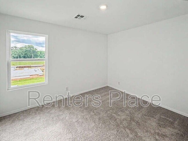 Building Photo - 7113 S Maple Ave