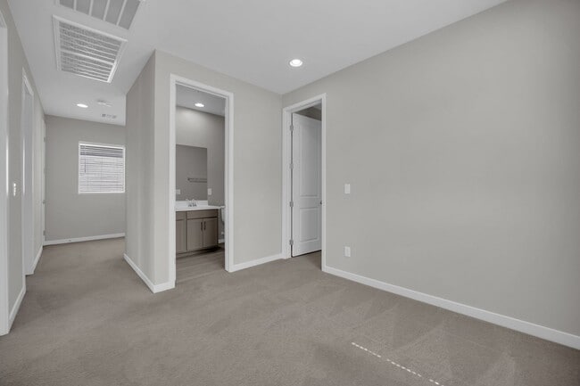 Building Photo - 4bedroom home in Summerlin