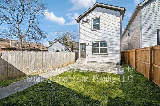 Building Photo - 1609 9th Ave N