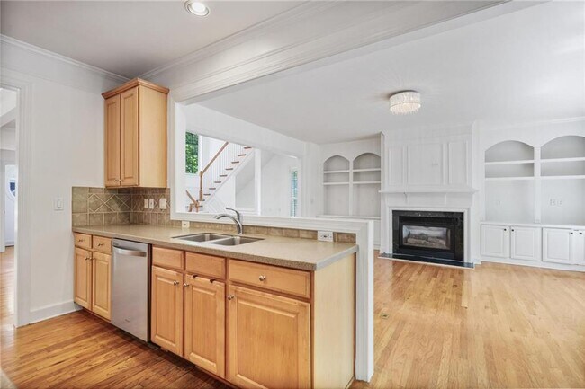 Building Photo - 2024 Wrights Mill Cir NE