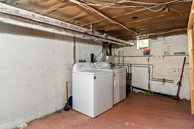 Building Photo - 96 Linden Ln