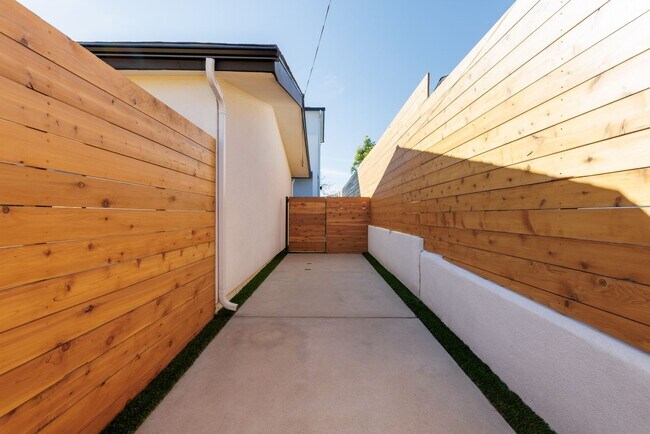 Building Photo - Upscale Living Awaits: Brand-New Luxury On...