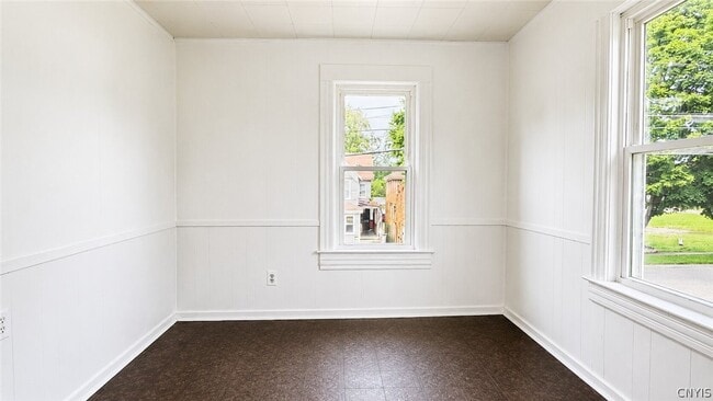 Building Photo - 709 S James St