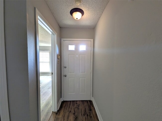 Building Photo - 323 Teakwood Ln