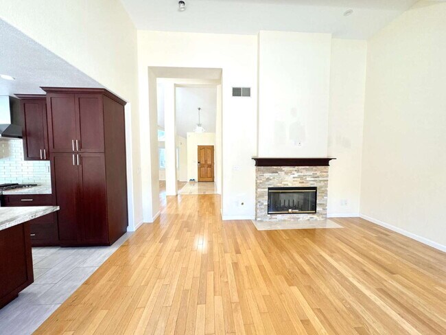 Building Photo - Bright 4 Bedroom San Jose Home With Tall Ceilings