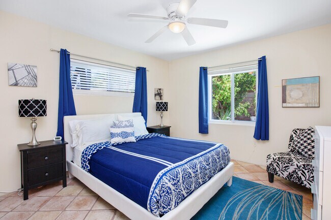 Building Photo - 4385 E Pso Caroleta