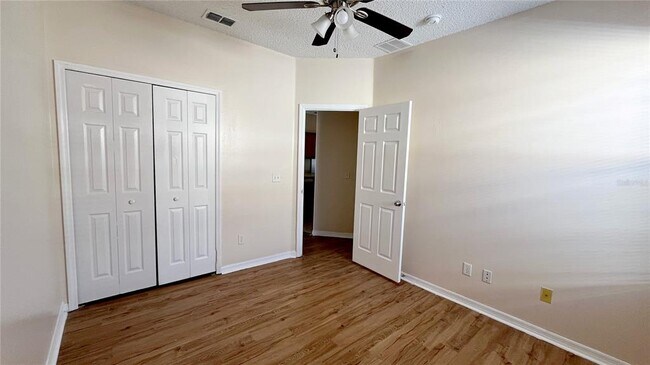 Building Photo - 534 Sunset View Dr