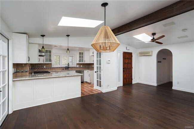 Building Photo - 306 Avenida Monterey