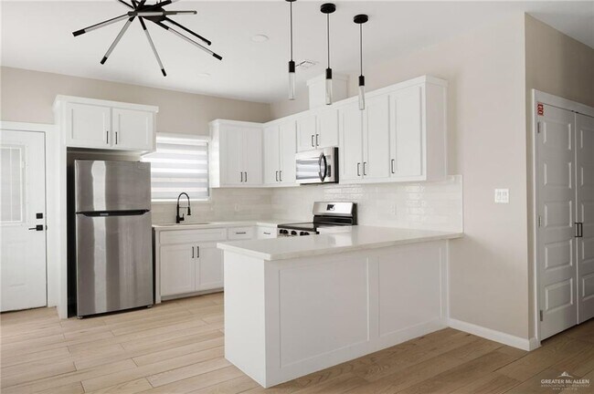 Building Photo - 18 Northwestern Ave