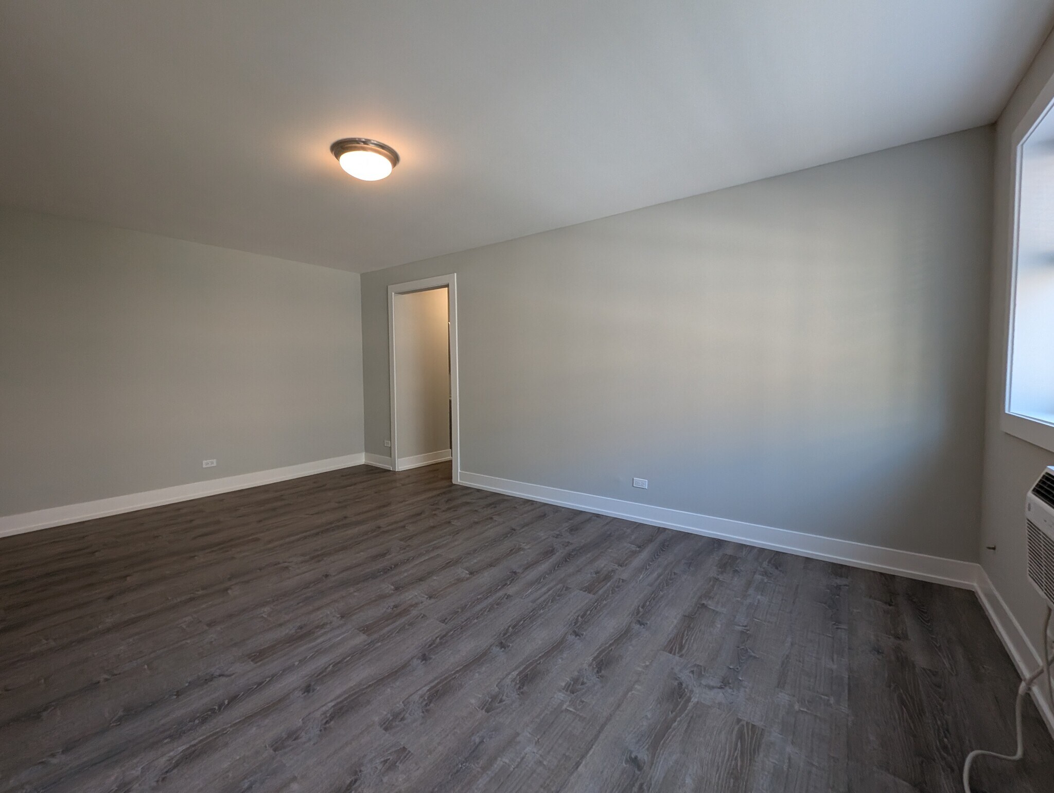 Building Photo - 542 W Surf St