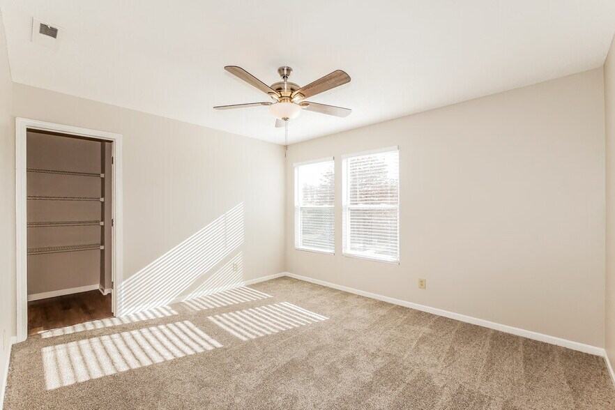 Building Photo - 8036 States Bend Dr