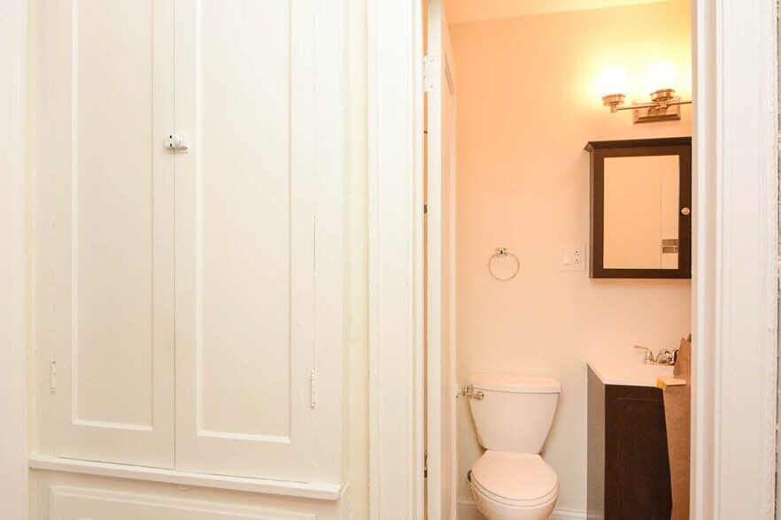 Building Photo - 2132 N Fremont St