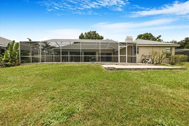 Building Photo - 816 Sandringham Ln