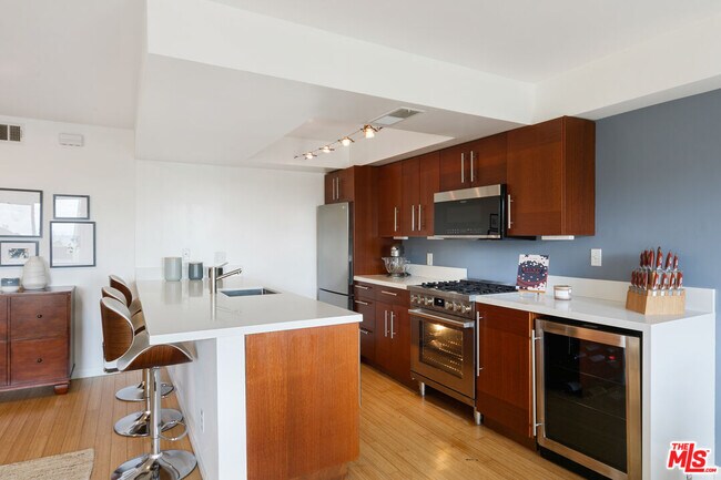 Building Photo - 2700 Cahuenga Blvd
