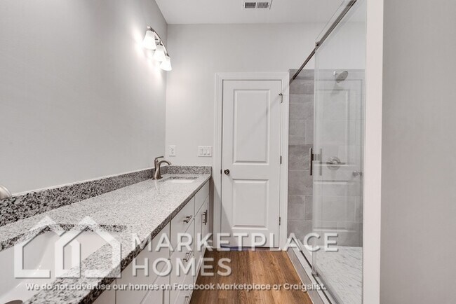 Building Photo - 3910 Standish Dr