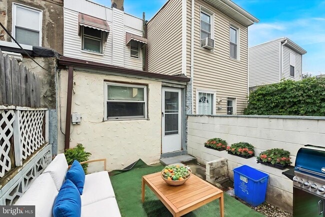 Building Photo - 1825 E Harold St