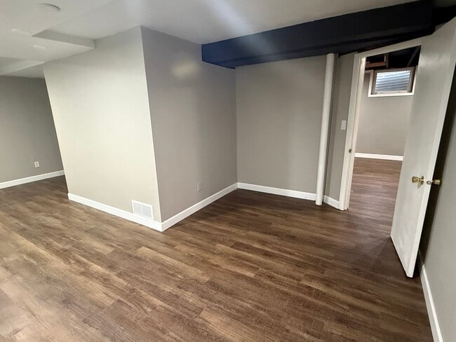 Building Photo - 2505 Zinran Ave S