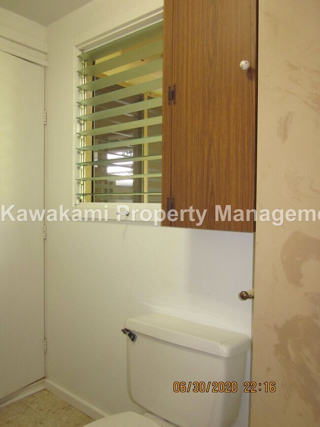 Building Photo - Very Spacious, Well Maintained, Hidden Gem...