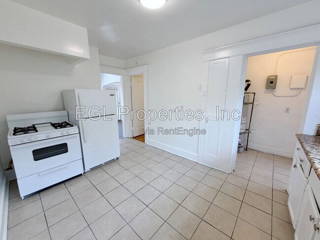 Building Photo - 3521 1/2 Mont Clair Street