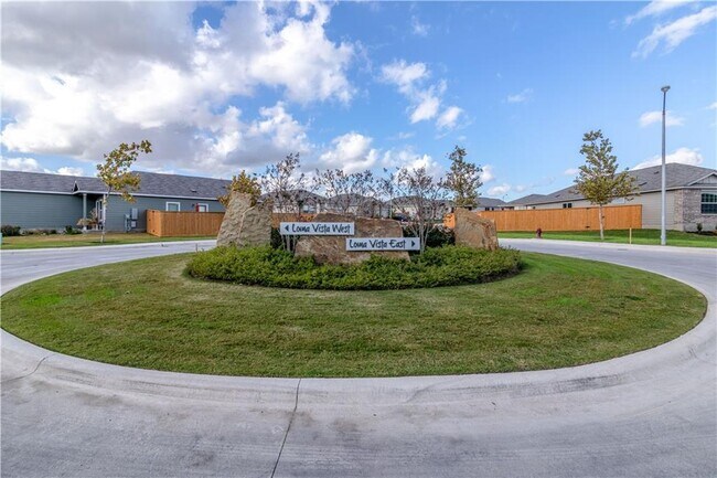 Building Photo - 744 Xanadu Dr