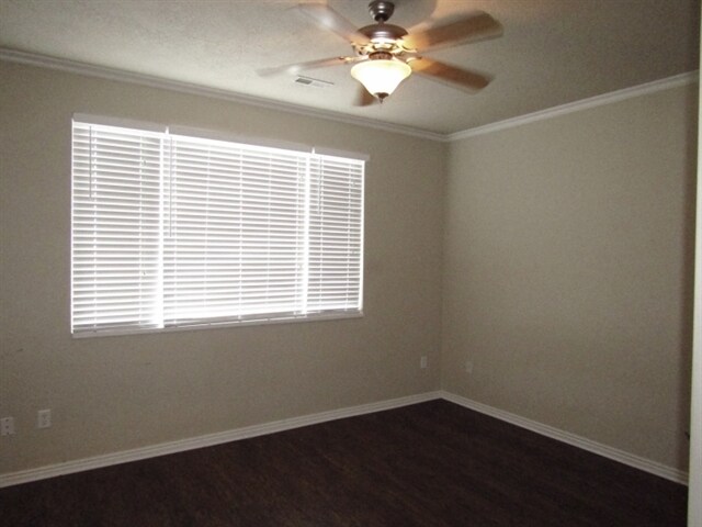 Building Photo - 738 Skipton Dr W