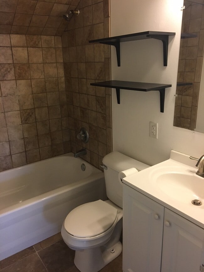 Building Photo - Amazing 3-Bedroom 1.5-Bath Home