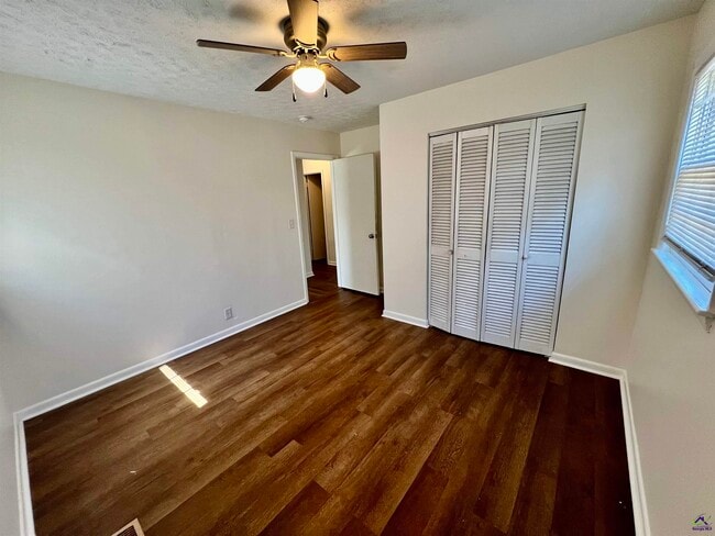 Building Photo - 2209 Macy Ave