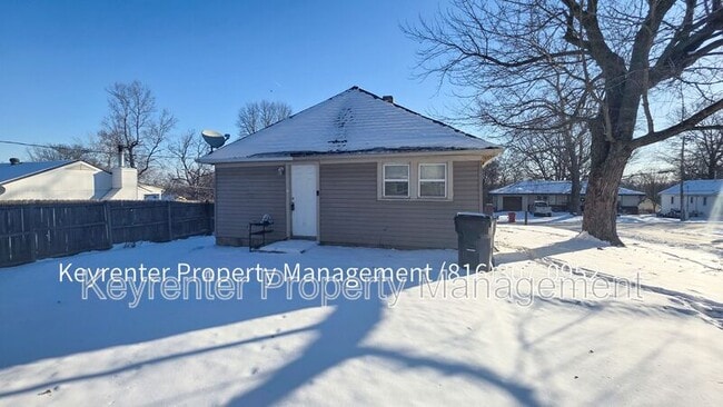 Building Photo - 926 S Logan Ave