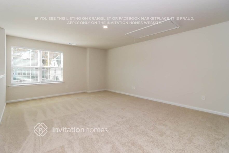 Building Photo - 321 Kennerly Ctr Dr