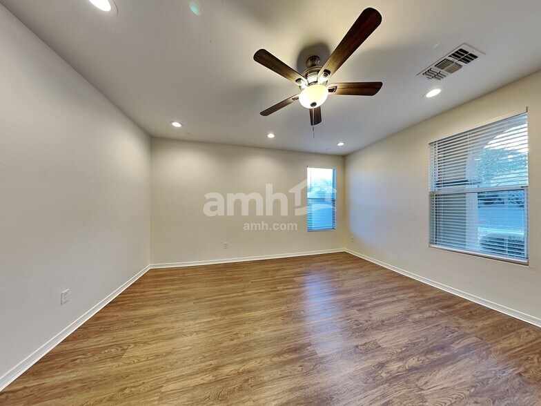 Building Photo - 739 W Paseo Celestial