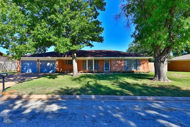 Building Photo - Complete RENOVATION only a few years ago!  Large bedrooms!