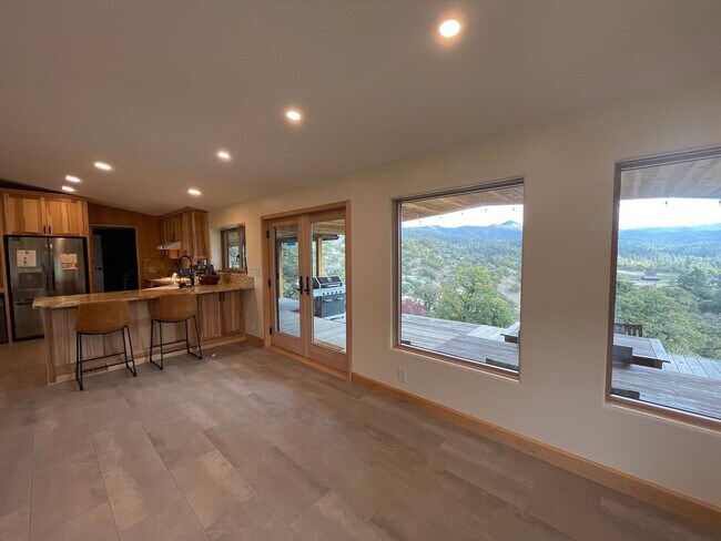 Building Photo - Rural 3 Bedroom, 2 Bath - Ruch & Applegate River Area