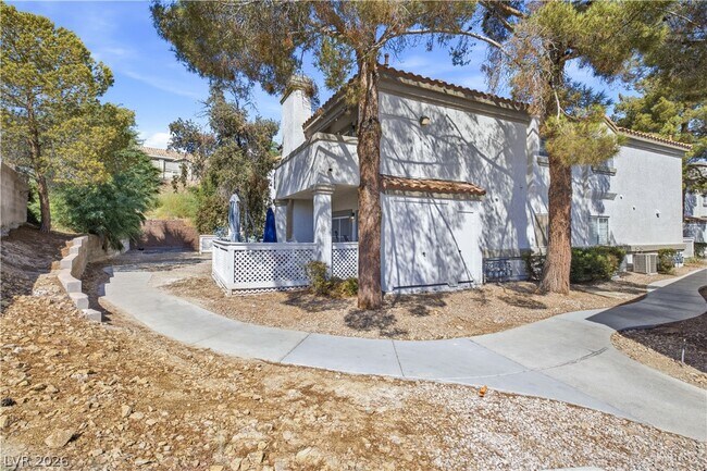 Building Photo - 315 Seine Way