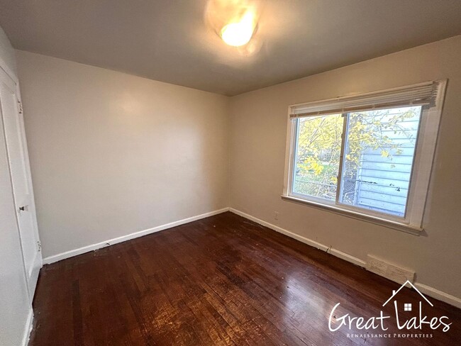 Building Photo - $200 OFF FIRST MONTH'S RENT - Lovely 3 Bed...