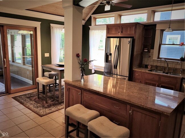 Building Photo - 131 1st Ave NW