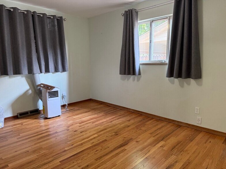 Building Photo - 1231 S Marshall St