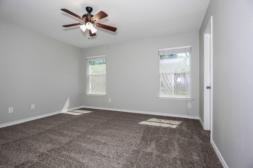 Building Photo - 1172 Tomahawk Dr