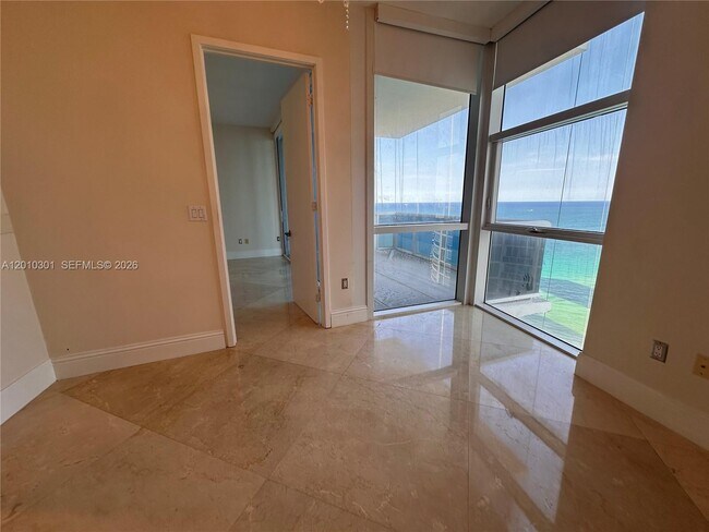 Building Photo - 18101 Collins Ave