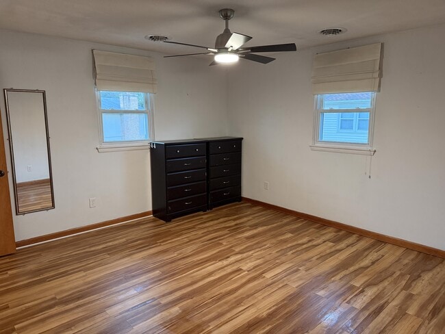 Building Photo - 304 Madison St