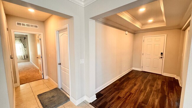 Building Photo - Immaculate 4 BR / 3 BA - With an OFFICE!