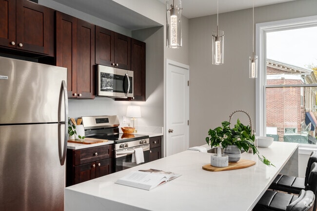 2BR, 2BA - 1,028SF - Kitchen - The George